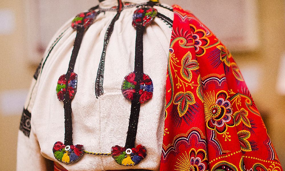 EXCURSION AND THEMATIC PROGRAM «HARMONY IN THE OBJECT: FOLK COSTUME»