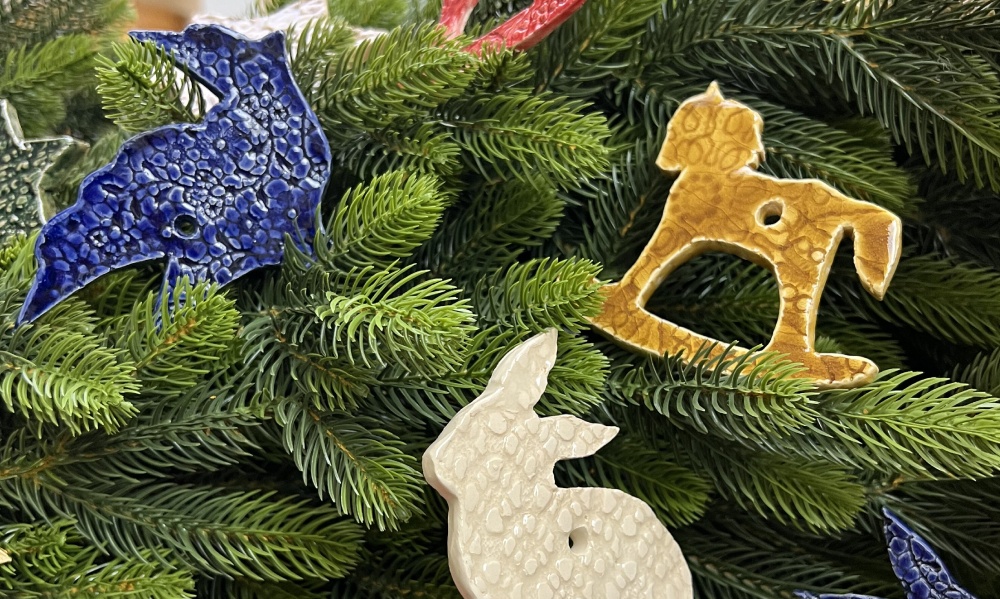 МАСТЕР-КЛАСС «КЕРАМИЧЕСКАЯ ЁЛОЧНАЯ ИГРУШКА» 7+