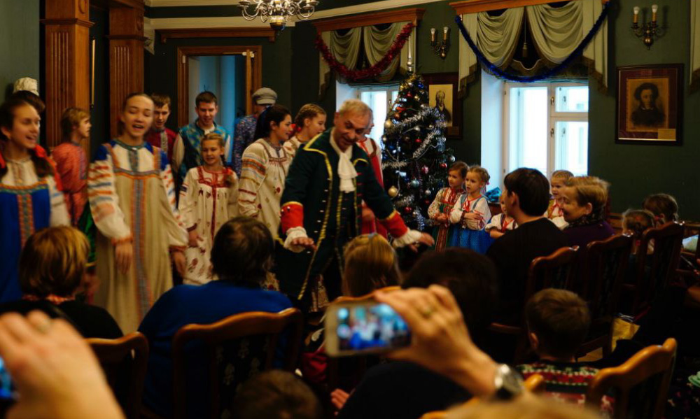 СПЕКТАКЛЬ «ПЕРВАЯ НОВОГОДНЯЯ СКАЗКА» 